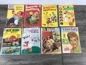 lot 377 image: Lot of 8 Collectible Comic Books - 10 centers to 20 centers