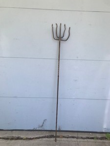 lot 381 image: Homemade 5 Tine Fishing Spear with Bent Tines