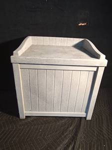 lot 139 image: Outdoor storage chest
