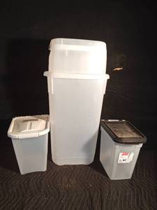 lot 140 image: 3 Storage containers