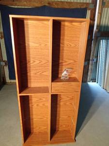 lot 141 image: Shelf with 8 adjustable shelves and hardware