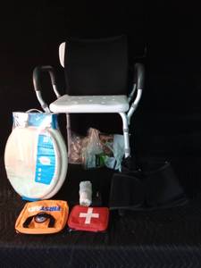 lot 129 image: Handicap shower chair, new wood toilet seat. first ais kits and more