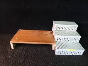 lot 131 image: Collapsible pet steps and wood step