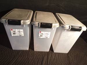 lot 125 image: 3 Airtight pet food containers