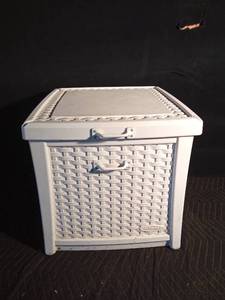 lot 128 image: Outdoor storage box