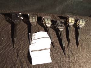 lot 115 image: 2 new and 4 used solar lights