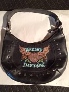 lot 81 image: Genuine Harley Davidson leather purse