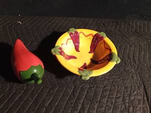 lot 86 image: Nacho bowl and salsa dish with spoon