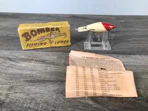 lot 411 image: Collectible Bomber Wooden Fishing Lure in Original Box