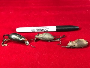 lot 418 image: 3 - Collectible Creek Chub Fly Rod Wood Mice Fishing Lures