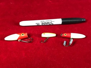 lot 419 image: 3 - Collectible South Bend Wood Oreno Fly Fishing Lures