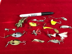 lot 420 image: Lot of 14 Small Collectible Fishing Lures - Heddon Sonic - Red Eye Fly - Small Frog - Nokay #3 - Hillderbrant #0 - Hillderbrandy #2 - Lure Shaped Like Bat Wings - Hillderbrant #3 Shaped like a Beetle