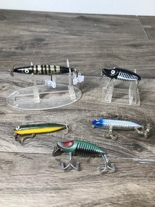 lot 423 image: Lot of 5 Collectible Heddon Fishing Lures - Dying Flutter - Zara Puppy - River Runt Spook Sinker
