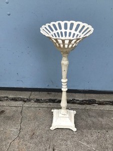 lot 446 image: Vintage Cast Iron Candle Holder Pedestal