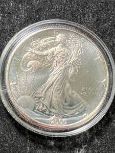 lot 29 image: 1 TROY OZ .999 FINE SILVER 2000 AMERICAN EAGLE DESIGN IN AIRTITE