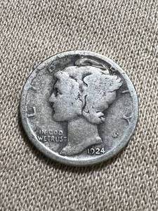 lot 49 image: 1924-D US MERCURY DIME
