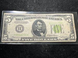 lot 75 image: 1934 US GREEN SEAL $5 FEDERAL RESERVE NOTE