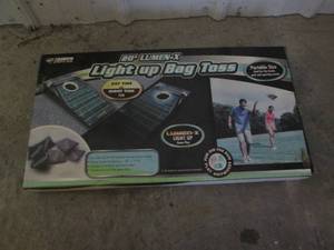 lot 16 image: Light up bag toss game, neverised...