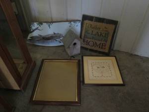 lot 17 image: Lot of home decor and a birdhouse...