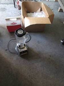 lot 27 image: Quality blender, cooler and clips...
