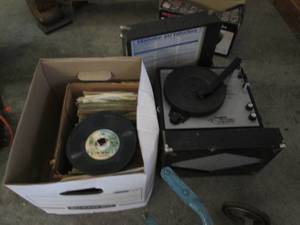 lot 34 image: Box of 45 record albums and a 45 re...