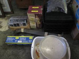 lot 66 image: Cube storage shelf, storage contain...
