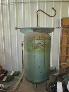 lot 4 image: Speedaire industrial air compressor...