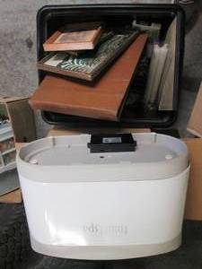 lot 99 image: Towel Spa and assorted home decor...