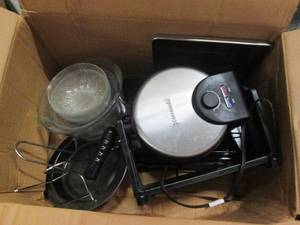 lot 105 image: Lot of assorted kitchenware...