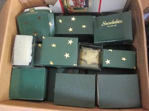 lot 113 image: Collection of Snowbabies...