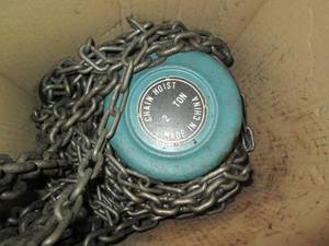 lot 144 image: 2 Ton chain hoist...