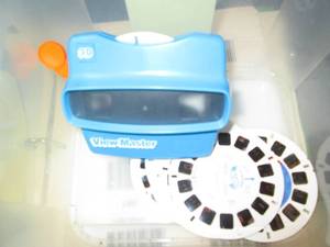 lot 152 image: Viewfinder with assorted discs...