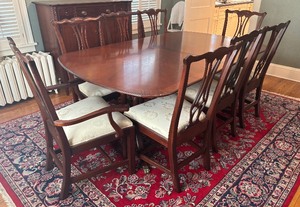 lot 1 image: Elegant Drexel Heritage Mahogany Dining Room Table with Eight Chairs
