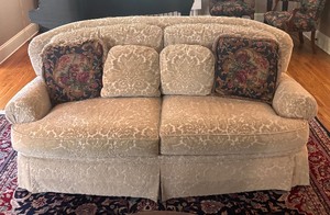 lot 3 image: Elegant Pearson Loveseat Sofa with Classic Floral Upholstery