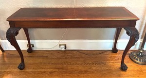 lot 8 image: Vintage Chippendale Style Console Table
