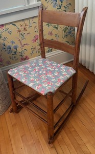 lot 40 image: Charming Vintage Childrens Rocking Chair