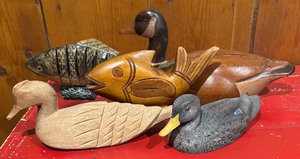 lot 45 image: Collection of 5 Carved Wooden Animal Figures - Fish, Ducks, and Goose