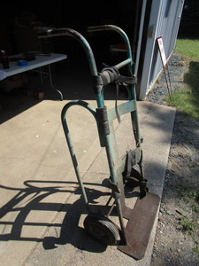 lot 16 image: Barrel Hand Truck