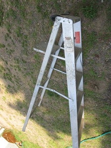 lot 17 image: Aluminum Step Ladder