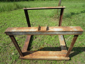 lot 18 image: Custom Built Stand