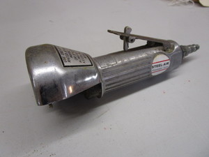 lot 25 image: Steel Air Cutoff Saw