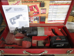 lot 52 image: Milwaukee Sawsall 18V