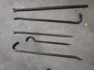 lot 82 image: Pry Bars