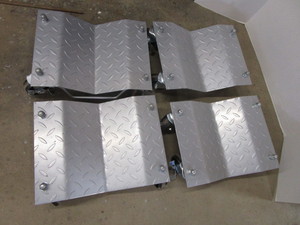 lot 101 image: Aluminum Auto Skates