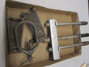 lot 121 image: Gear Pullers