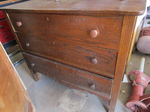 lot 164 image: Three Drawer Dresser