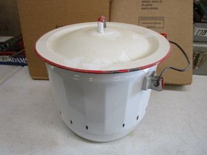 lot 183 image: Vintage Enamel Covered Pot