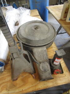 lot 200 image: Jack Stand, Bottle Jack, Air Cleaner