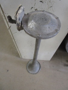 lot 203 image: Antique Auto Horn