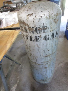 lot 195 image: LP Gas 100lb Cylinder